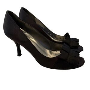 STUART WEITZMAN Women’s GIGIRITZ Black Satin Ruffle Peep Toe Heels Pumps Sz 8